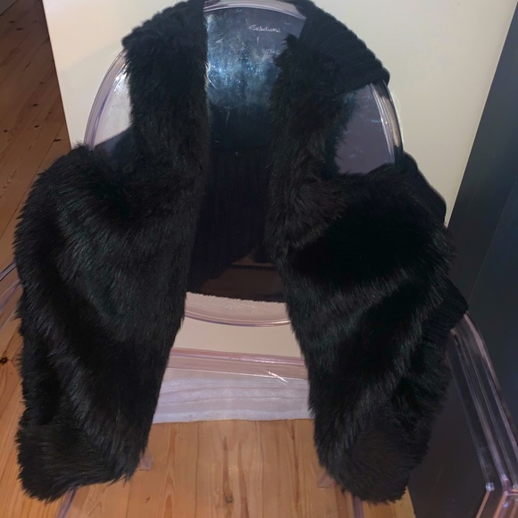 Black Sleeveless Vest - Picture 1 of 2